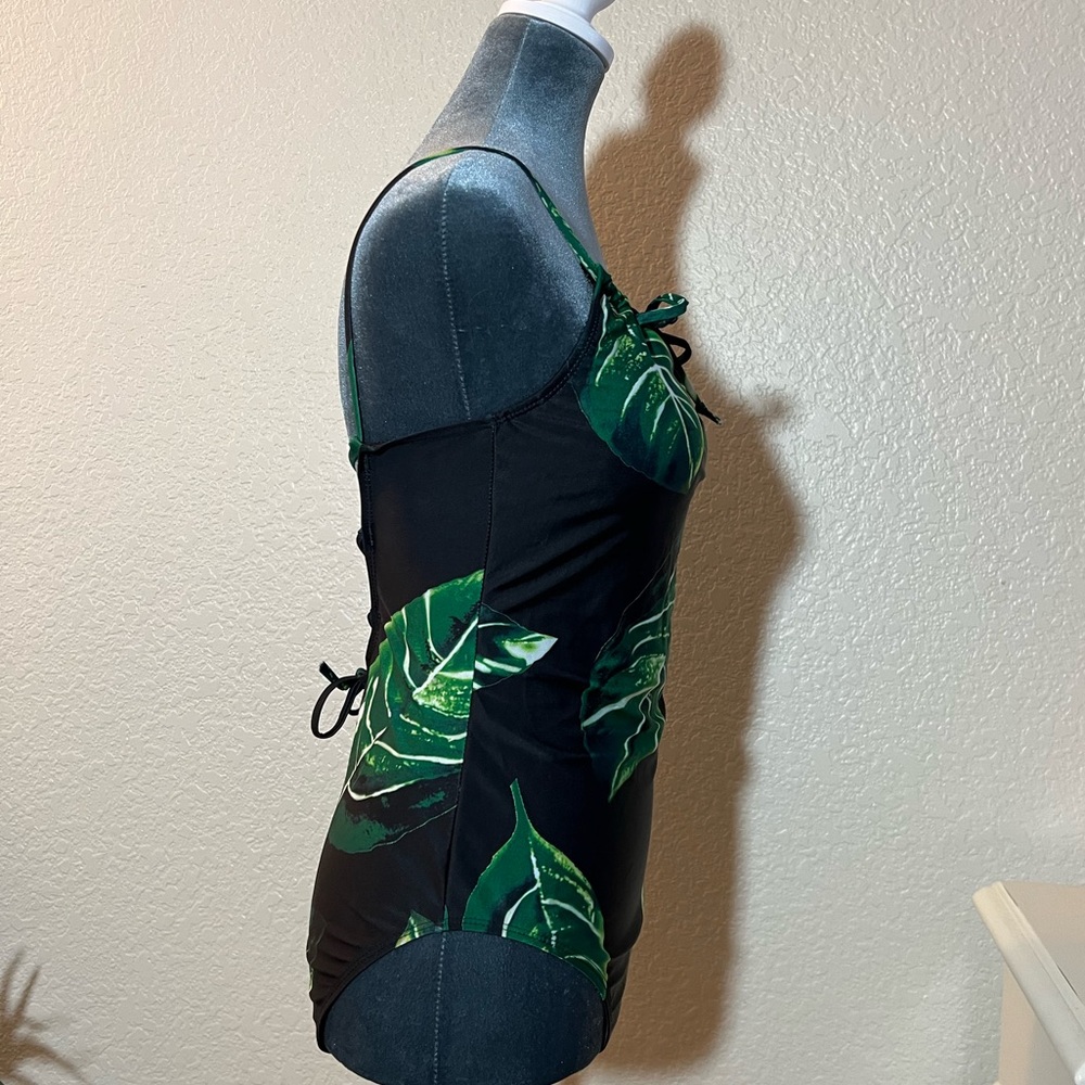NWOT BLACK LACE-UP ADJUSTABLE LOW BACK ONE PIECE WITH TROPICAL LEAF PRINT - Picture 8 of 11